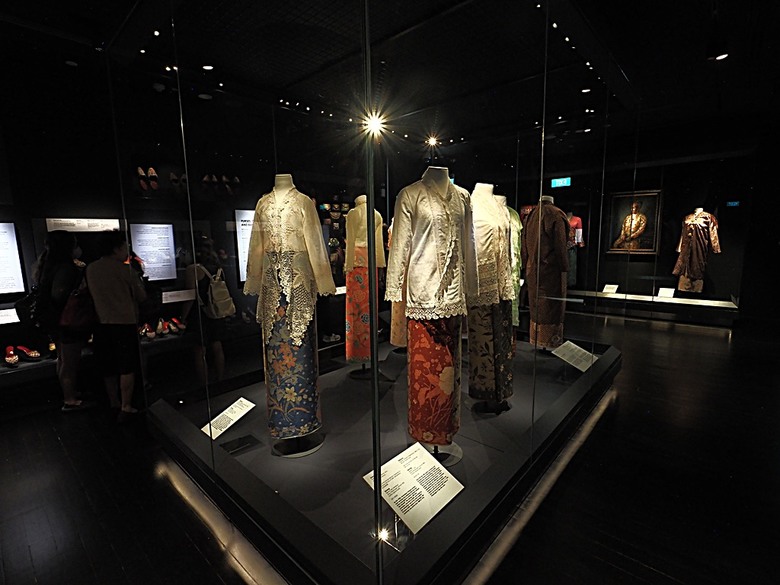 新加坡國家博物院(National Museum of Singapore)、土生華人博物館(Peranakan Museum)、善牧主教座堂(Cathedral of the Good Shepherd)、讚美廣場(CHIJMES Hall)，還有地鐵勞明達站附近的土司工坊 — 赤道三國文化休閒行旅 之 新加坡篇 第六回 博物館規劃區(Museum Planning Area)