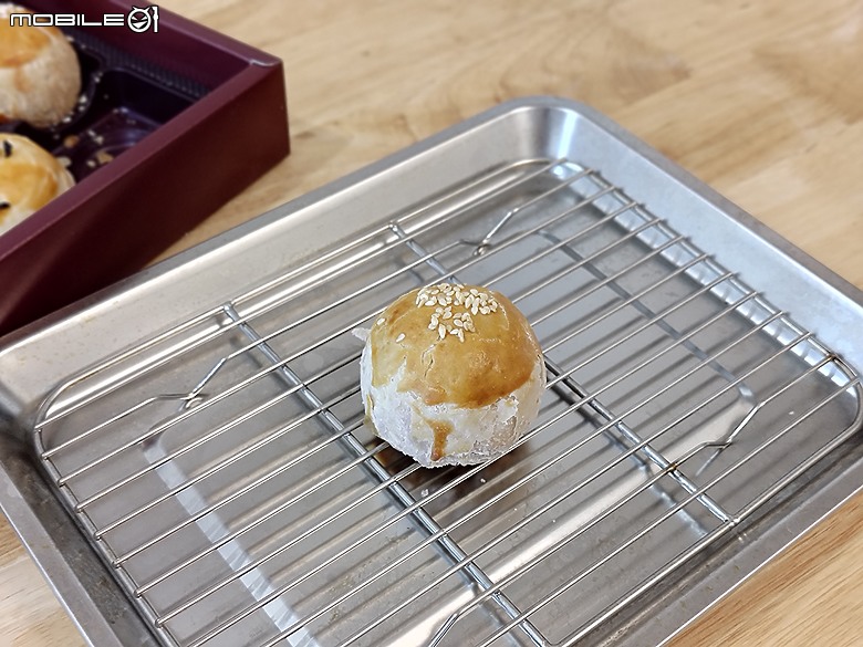 【開箱】桃園八德30元蛋黃酥分享 可能是最便宜的蛋黃酥了!?