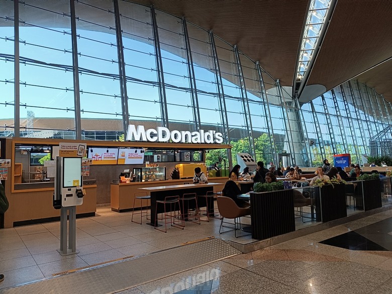 吉隆坡國際機場之轉機(KLIA2入境、KLIA1出境)及適合小睡休息地點全紀錄 — 赤道三國文化休閒行旅 之 馬來西亞篇 吉隆坡國際機場 (Kuala Lumpur International Airport)
