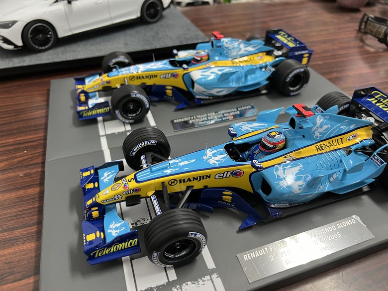 [開箱]F1 1/18 RENAULT R25 FERNANDO ALONSO BRITISH GP