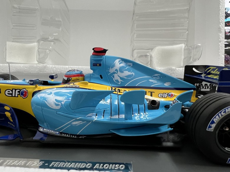 [開箱]F1 1/18 RENAULT R25 FERNANDO ALONSO BRITISH GP