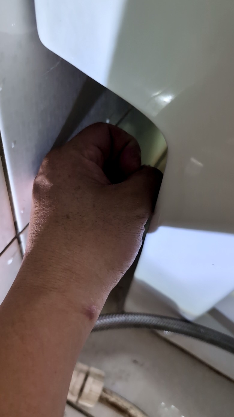 凱撒馬桶水箱拆除