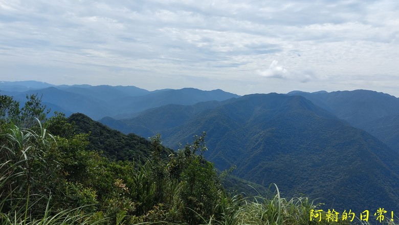 [郊山走走] 一個人的山林｜走走三山一峰的烏來三山