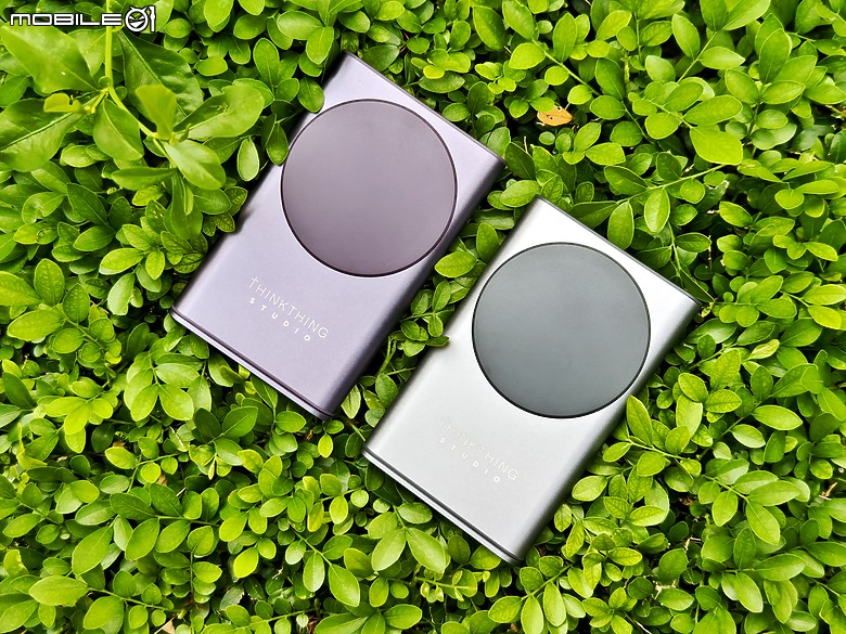 點我看大圖 THINKTHING 雙向磁吸充電組開箱實測 – MagSafe 行動充電器到底有多強?