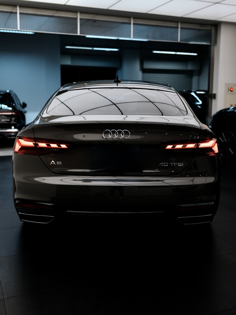 Audi A5 Sportback 40 TFSI S line｜金屬克洛諾斯灰 Chronos grey Z7｜交車照片分享