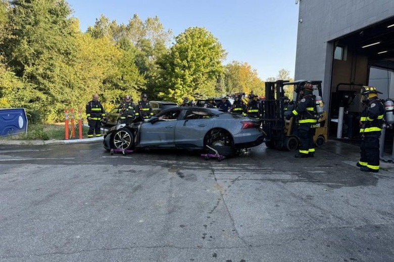 駭人事件：美國Audi e-tron GT維修中起火自燃，台灣車主需警惕電動車電池風險！