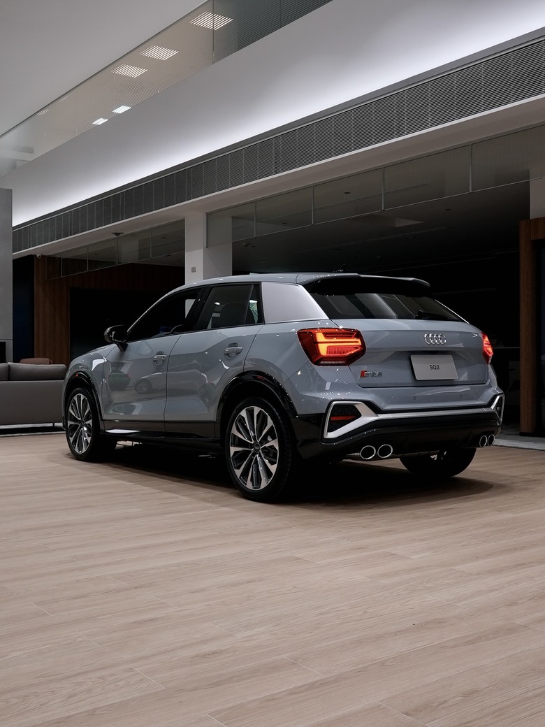 Audi SQ2｜珍珠銀箭灰 Arrow grey 1X｜實車照片分享
