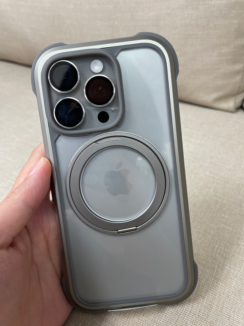 iPhone 16 Pro 鈦色熱騰騰開箱+新手機殼分享