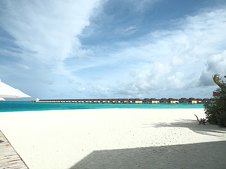 入住The Standard Maldives、碼頭邊珊瑚礁浮潛、出海賞海豚、環礁潟湖體驗 — 赤道三國文化休閒行旅 之 馬爾地夫篇 第一回 潟湖泳池水上屋(Lagoon Overwater Pool Villa)