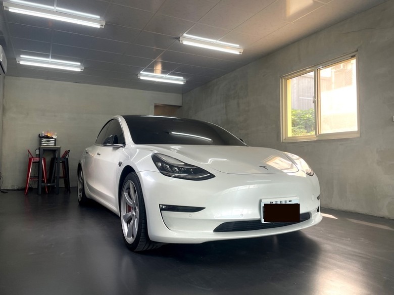 終於入手Tesla model3 心得與改裝配件分享