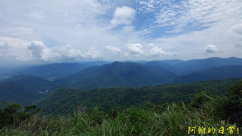 [郊山走走] 一個人的山林｜走走三山一峰的烏來三山