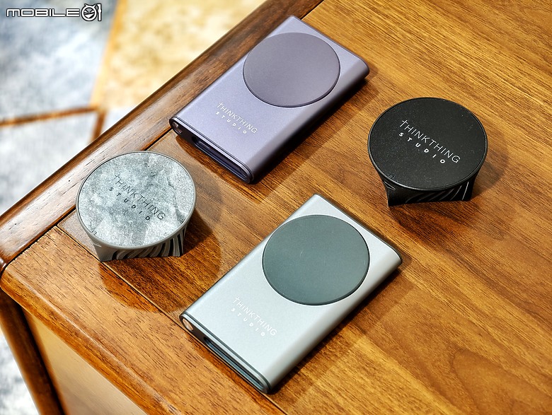 點我看大圖 THINKTHING 雙向磁吸充電組開箱實測 – MagSafe 行動充電器到底有多強?