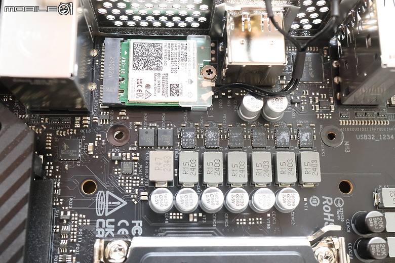 點我看大圖 Z790 末代 ITX 超頻小鋼炮 Z790I Lightning 開箱