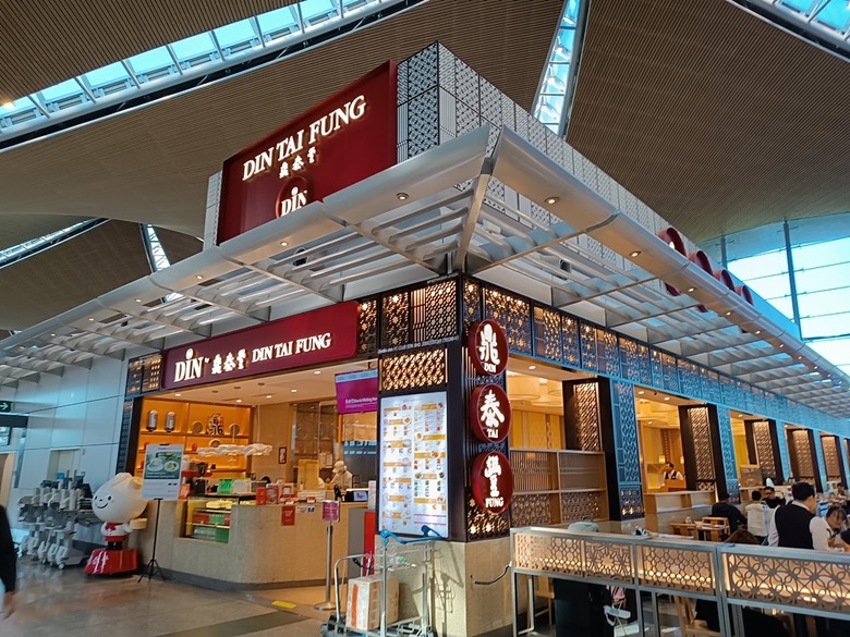 吉隆坡國際機場之轉機(KLIA2入境、KLIA1出境)及適合小睡休息地點全紀錄 — 赤道三國文化休閒行旅 之 馬來西亞篇 吉隆坡國際機場 (Kuala Lumpur International Airport)