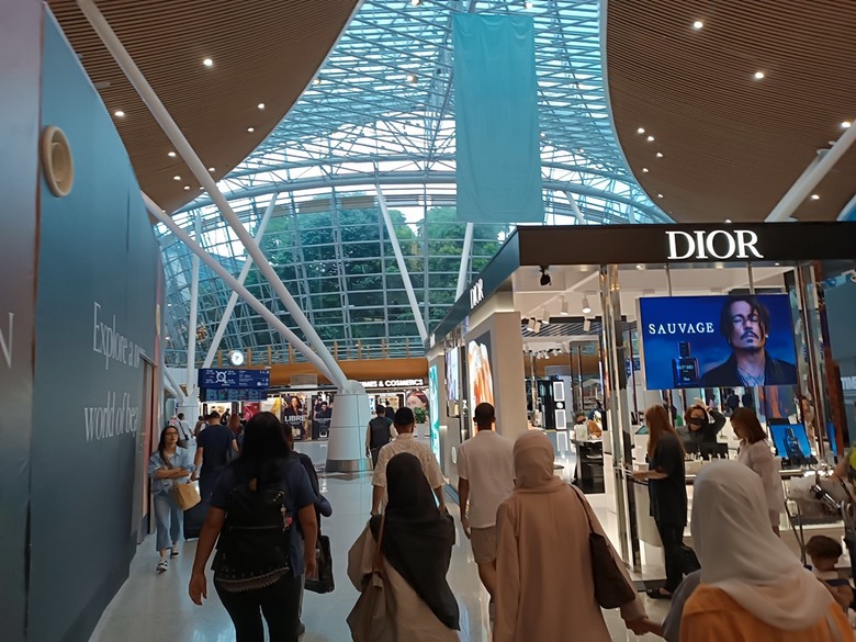 吉隆坡國際機場之轉機(KLIA2入境、KLIA1出境)及適合小睡休息地點全紀錄 — 赤道三國文化休閒行旅 之 馬來西亞篇 吉隆坡國際機場 (Kuala Lumpur International Airport)