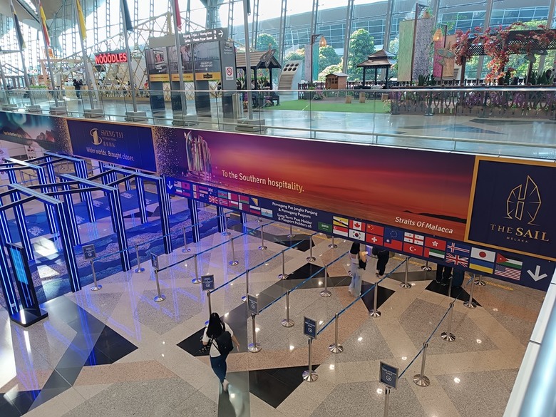 吉隆坡國際機場之轉機(KLIA2入境、KLIA1出境)及適合小睡休息地點全紀錄 — 赤道三國文化休閒行旅 之 馬來西亞篇 吉隆坡國際機場 (Kuala Lumpur International Airport)