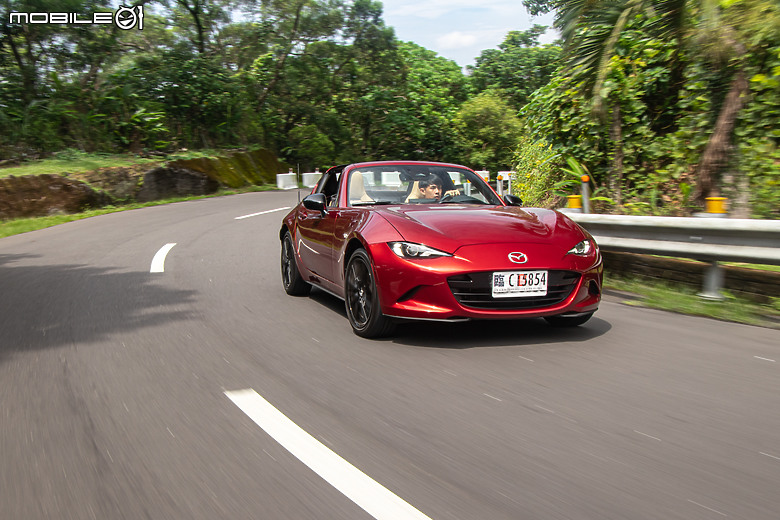 Mazda MX-5 RF 小改款試駕|沒出手排也想買!