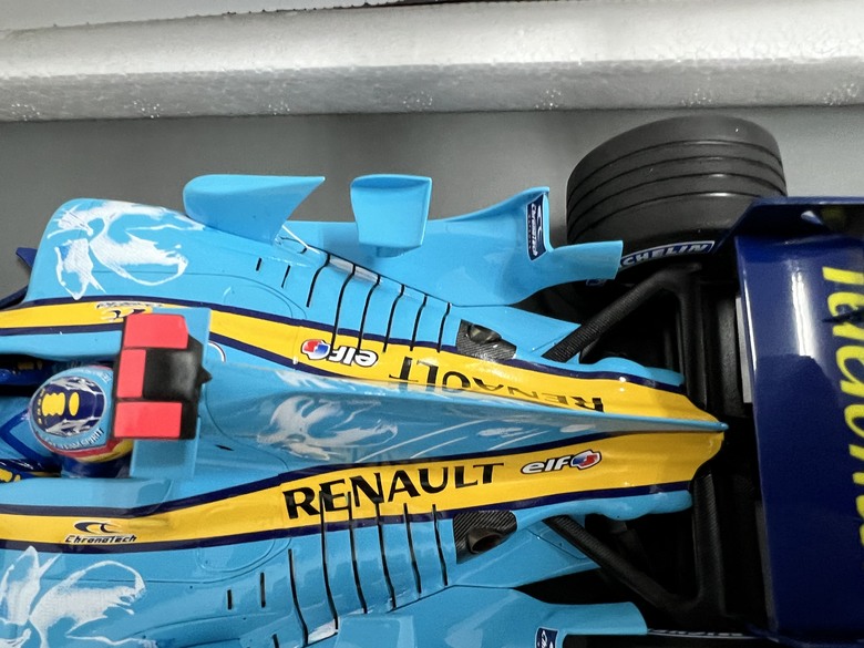 [開箱]F1 1/18 RENAULT R25 FERNANDO ALONSO BRITISH GP