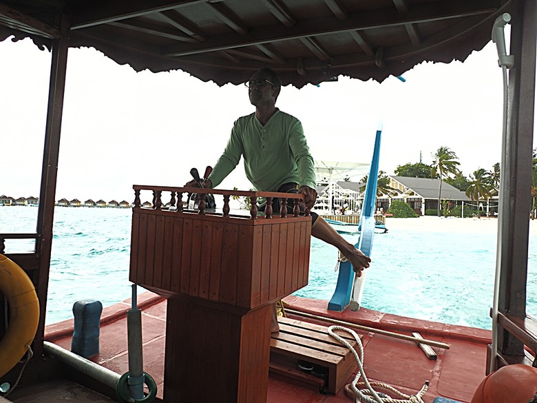 入住The Standard Maldives、碼頭邊珊瑚礁浮潛、出海賞海豚、環礁潟湖體驗 — 赤道三國文化休閒行旅 之 馬爾地夫篇 第一回 潟湖泳池水上屋(Lagoon Overwater Pool Villa)