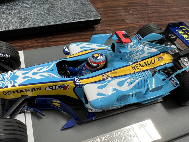 [開箱]F1 1/18 RENAULT R25 FERNANDO ALONSO BRITISH GP