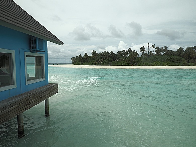 入住The Standard Maldives、碼頭邊珊瑚礁浮潛、出海賞海豚、環礁潟湖體驗 — 赤道三國文化休閒行旅 之 馬爾地夫篇 第一回 潟湖泳池水上屋(Lagoon Overwater Pool Villa)