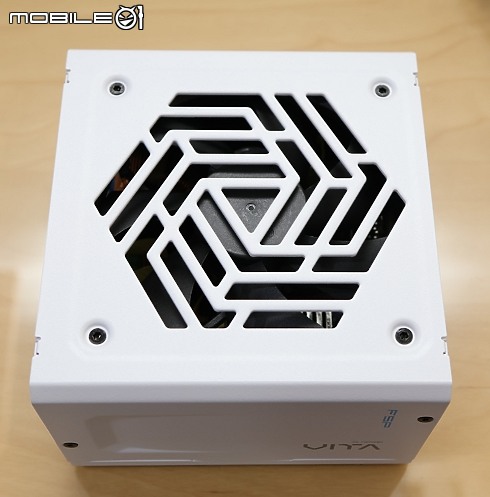 點我看大圖 開箱 FSP 全漢 VITA 850W ATX3.1 白色版