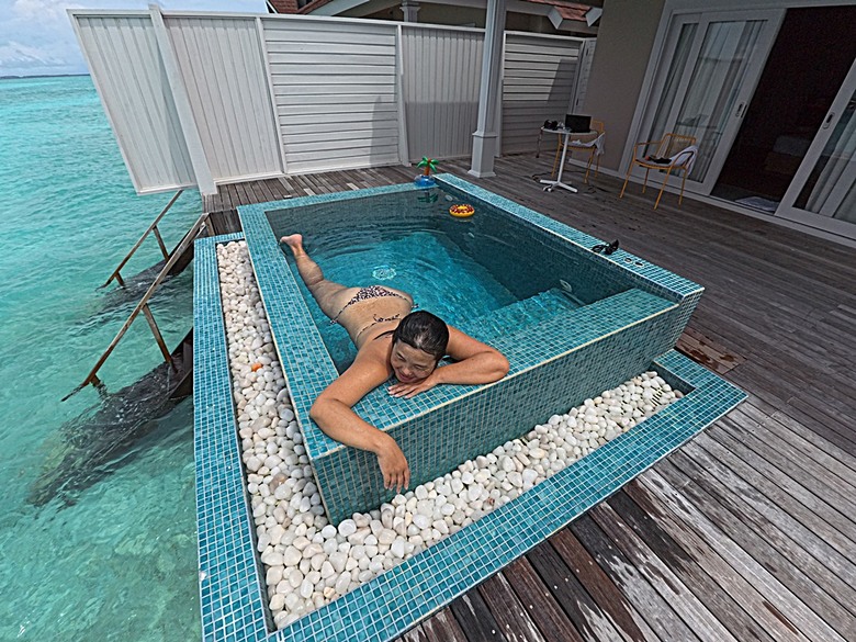 入住The Standard Maldives、碼頭邊珊瑚礁浮潛、出海賞海豚、環礁潟湖體驗 — 赤道三國文化休閒行旅 之 馬爾地夫篇 第一回 潟湖泳池水上屋(Lagoon Overwater Pool Villa)