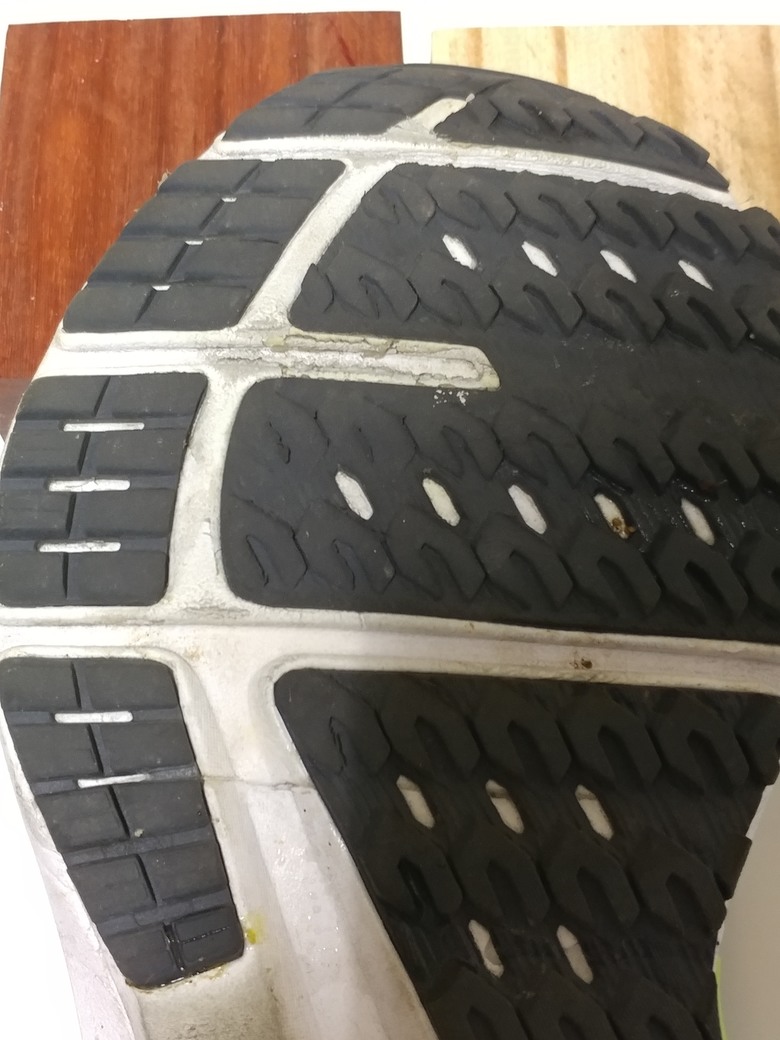 點我看大圖 Mizuno美津濃鞋,以前大底x10技術 漸漸消失。