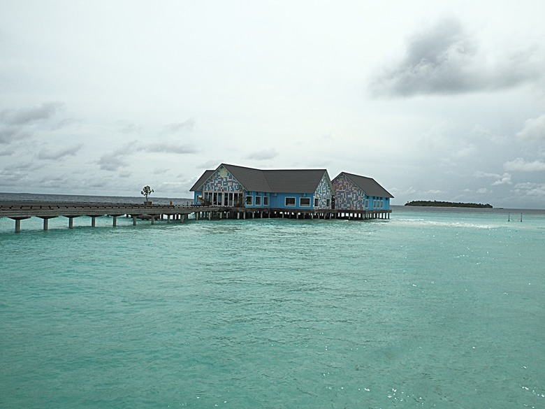 入住The Standard Maldives、碼頭邊珊瑚礁浮潛、出海賞海豚、環礁潟湖體驗 — 赤道三國文化休閒行旅 之 馬爾地夫篇 第一回 潟湖泳池水上屋(Lagoon Overwater Pool Villa)