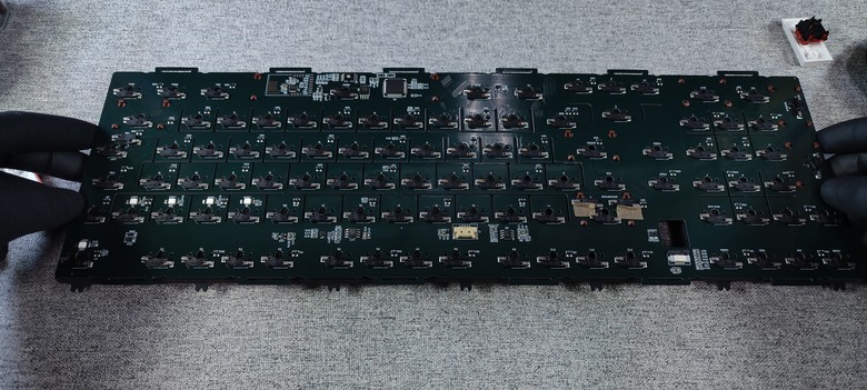 來自花火的歡愉~Qwertykeys QK100 全鋁合金客製化機械鍵盤套件 組裝紀錄一