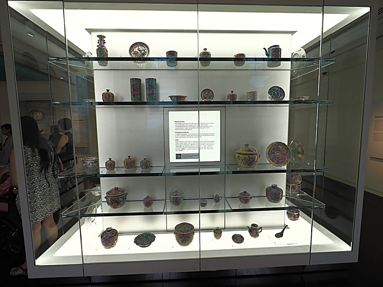 新加坡國家博物院(National Museum of Singapore)、土生華人博物館(Peranakan Museum)、善牧主教座堂(Cathedral of the Good Shepherd)、讚美廣場(CHIJMES Hall)，還有地鐵勞明達站附近的土司工坊 — 赤道三國文化休閒行旅 之 新加坡篇 第六回 博物館規劃區(Museum Planning Area)