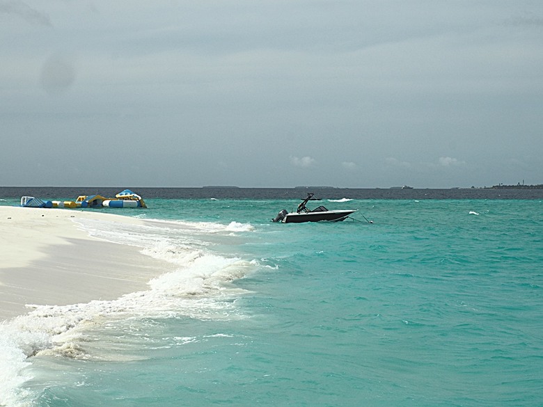 入住The Standard Maldives、碼頭邊珊瑚礁浮潛、出海賞海豚、環礁潟湖體驗 — 赤道三國文化休閒行旅 之 馬爾地夫篇 第一回 潟湖泳池水上屋(Lagoon Overwater Pool Villa)