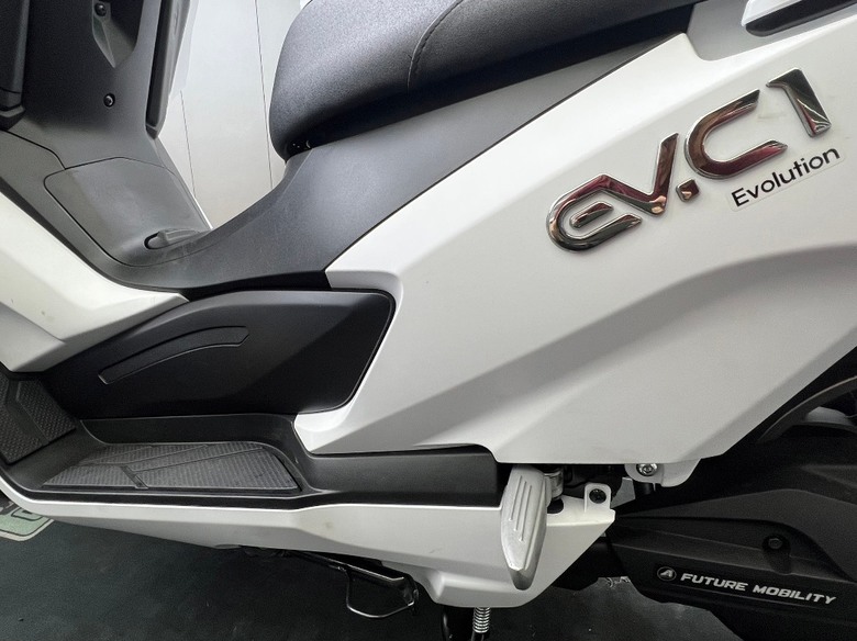 終見EV-C1本尊，突破我對電車認知的三觀