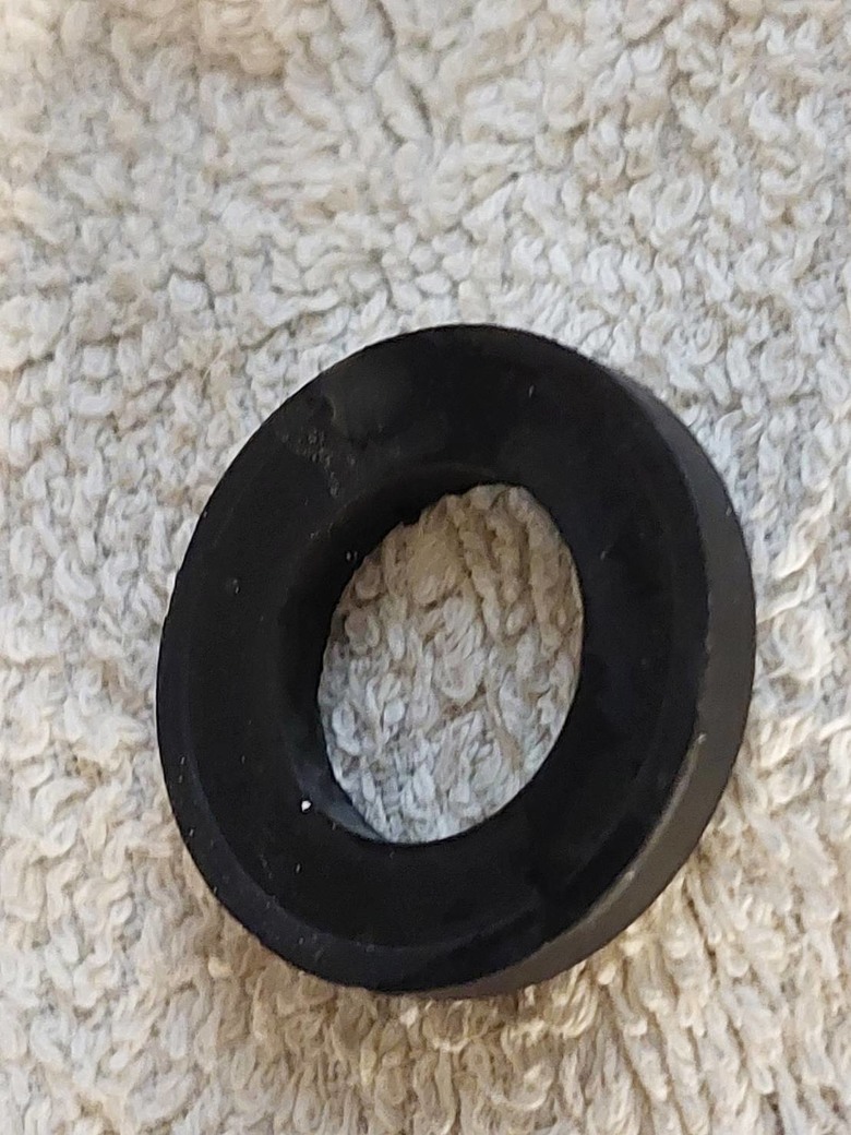 洗衣機 連接洗衣機接口的止水橡皮圈耐用度 若每周都洗衣服，大約可用多久 就需換新止水橡皮圈?
