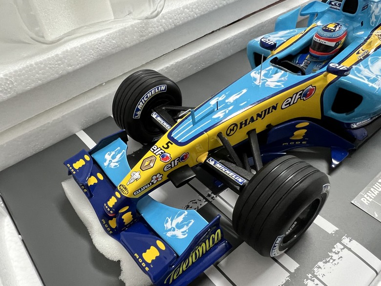 [開箱]F1 1/18 RENAULT R25 FERNANDO ALONSO BRITISH GP