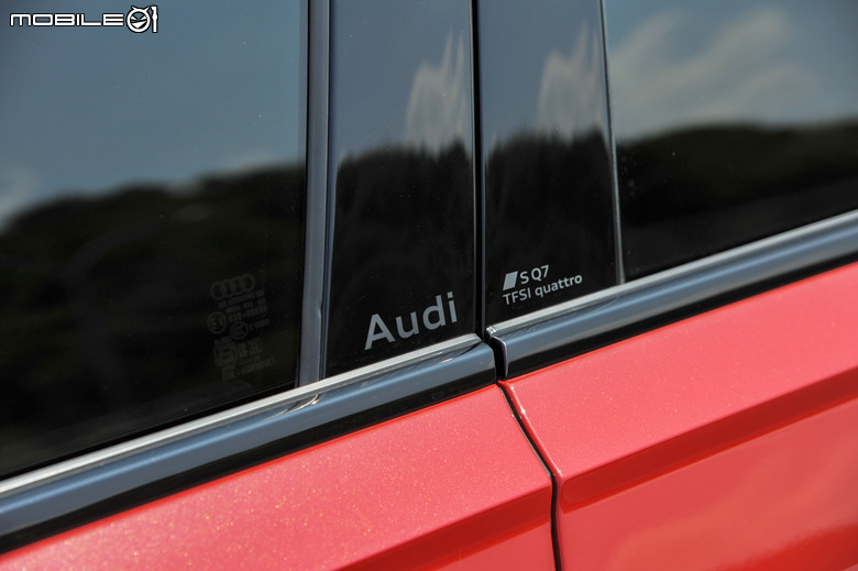 Audi SQ7 quattro 試駕|七座配置又熱血、極致成熟的性能休旅!