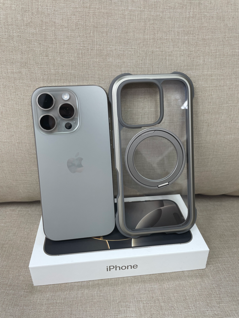 iPhone 16 Pro 鈦色熱騰騰開箱+新手機殼分享