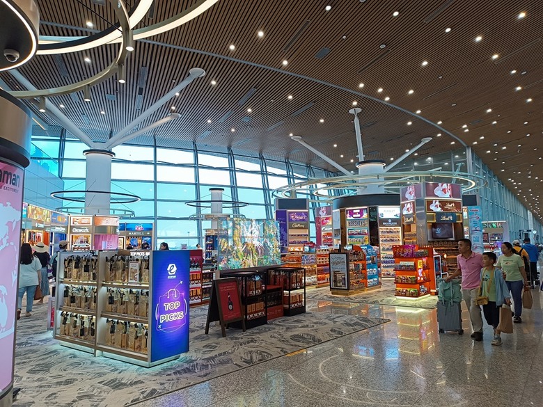 吉隆坡國際機場之轉機(KLIA2入境、KLIA1出境)及適合小睡休息地點全紀錄 — 赤道三國文化休閒行旅 之 馬來西亞篇 吉隆坡國際機場 (Kuala Lumpur International Airport)