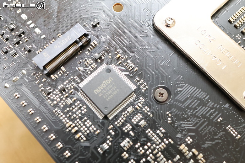 點我看大圖 Z790 末代 ITX 超頻小鋼炮 Z790I Lightning 開箱