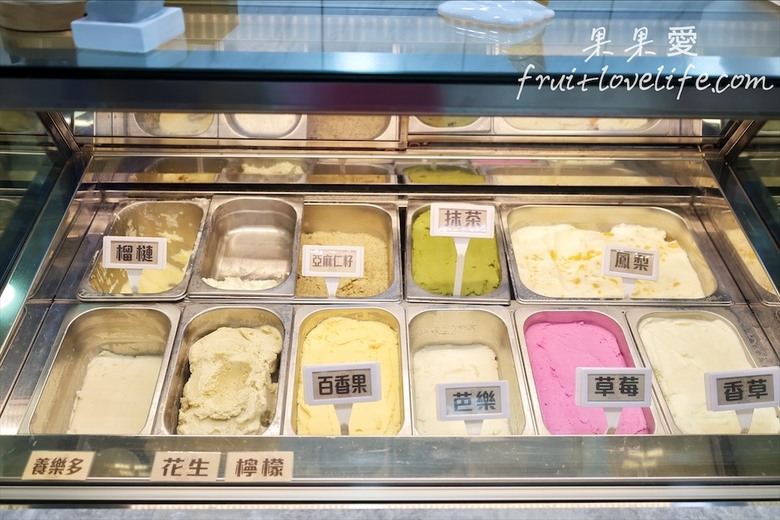 點我看大圖 超火紅的冰淇淋浴缸,有榴槤、高梁、荔枝……等特殊口味的冰淇淋可選擇