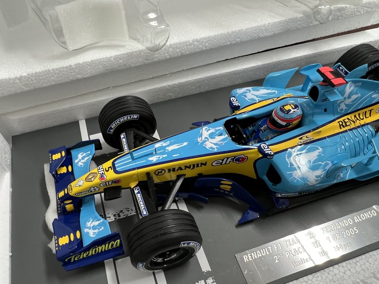 [開箱]F1 1/18 RENAULT R25 FERNANDO ALONSO BRITISH GP