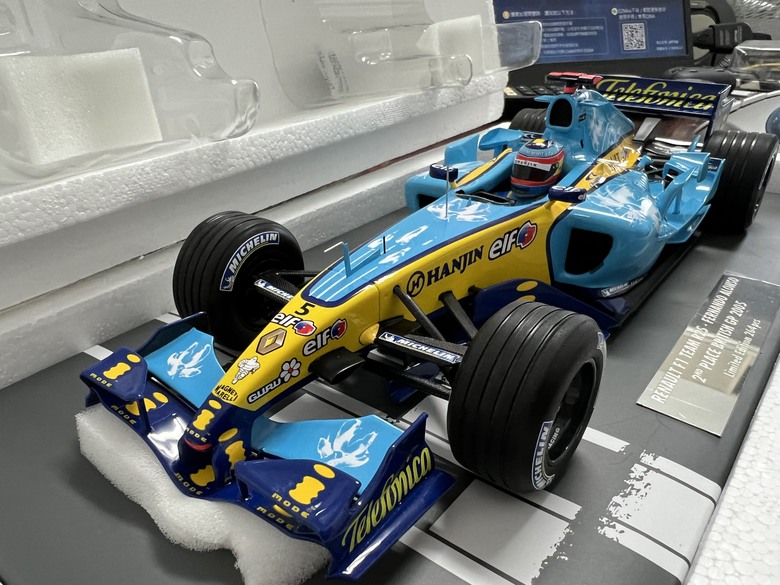 [開箱]F1 1/18 RENAULT R25 FERNANDO ALONSO BRITISH GP