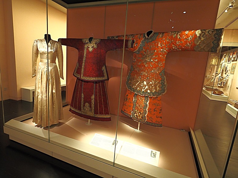新加坡國家博物院(National Museum of Singapore)、土生華人博物館(Peranakan Museum)、善牧主教座堂(Cathedral of the Good Shepherd)、讚美廣場(CHIJMES Hall)，還有地鐵勞明達站附近的土司工坊 — 赤道三國文化休閒行旅 之 新加坡篇 第六回 博物館規劃區(Museum Planning Area)