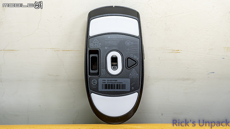 點我看大圖 【開箱】海盜船入門無線電競滑鼠 | CORSAIR M55 WIRELESS