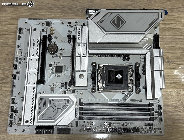 銀白色經典鋼鐵傳奇 X870 Steel Legend WiFi 開箱