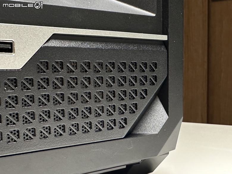 無光黑色信仰貓頭鷹 ft. Antec C7 ARGB