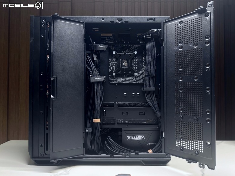 無光黑色信仰貓頭鷹 ft. Antec C7 ARGB