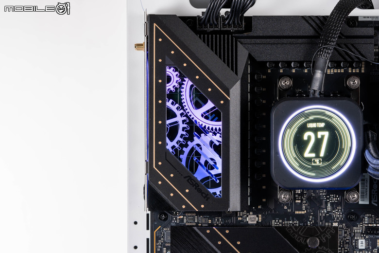 ASRock X870E Taichi 主機板開箱實測 以低調沉穩設計提供強大擴充性能