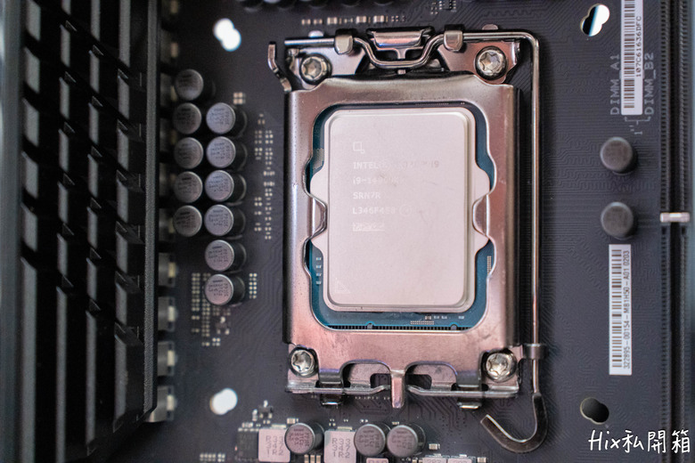 點我看大圖 自帶高解析螢幕 DEEPCOOL MYSTIQUE 360