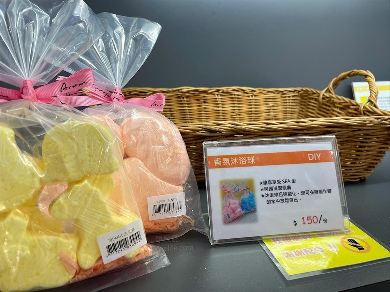 點我看大圖 七里香玫瑰森林花園,一年四季都有不同的風情,走走步道呼吸芬多精,春秋兩季有玫瑰花海可欣賞
